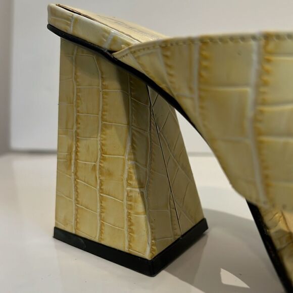 L’intervalle Yellow Croc Embossed Leather Block Heel Sandals Size 40 - Picture 6 of 13